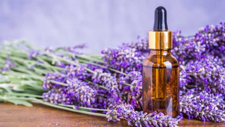 5 REASONS TO USE ORGANIC LAVENDER ESSENTIAL OIL FOR SKINCARE